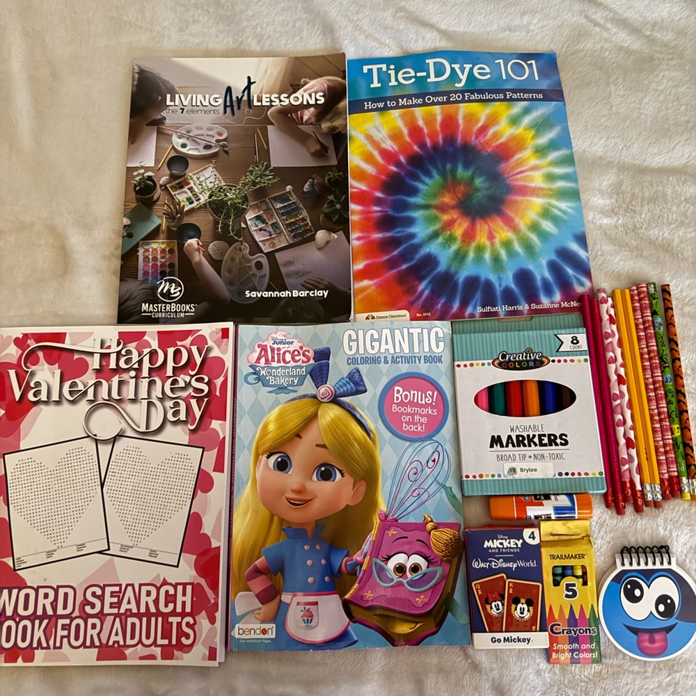 🥳HUGE BUNDLE of Coloring/Drawing/Tie Dye/Art Books & MORE